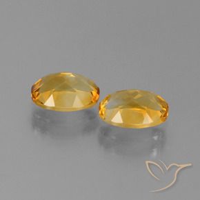 2.35カラットの天然濃いゴールデンオレンジシトリン（8×6.1 mm・オーバルカット）