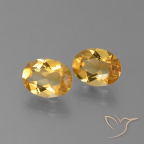 1.92カラットの天然ミディアムダークゴールデンシトリン（7.9×6 mm・オーバルカット）
