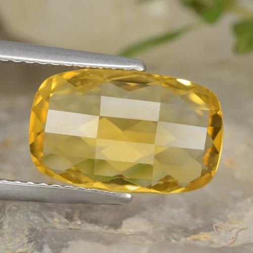 3.64カラットの天然ハニーイエローシトリン（12.9×8.1 mm・クッションカット）