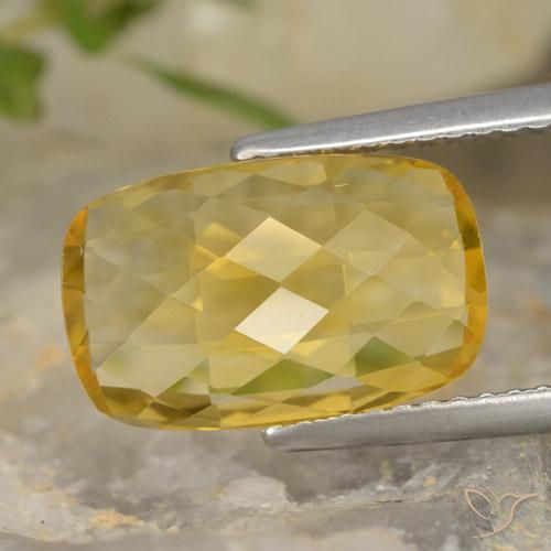 3.64カラットの天然ハニーイエローシトリン（12.9×8.1 mm・クッションカット）
