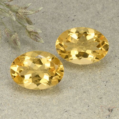 9.74カラットの天然ミディアムゴールデンシトリン（13.9×10 mm・オーバルカット）