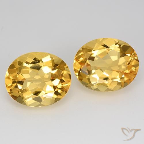 9.44カラットの天然ゴールデンシトリン（12.2×10 mm・オーバルカット）