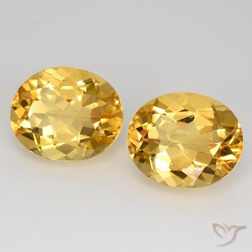 9.44カラットの天然ゴールデンシトリン（12.2×10 mm・オーバルカット）