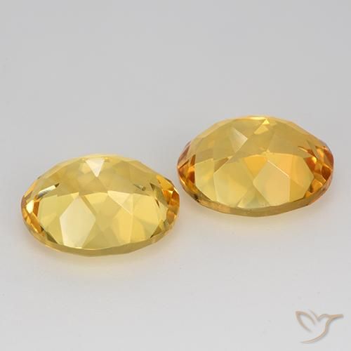 9.44カラットの天然ゴールデンシトリン（12.2×10 mm・オーバルカット）