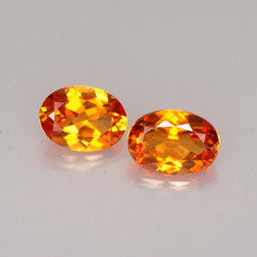 カラットの天然イエローオレンジクリノヒューマイト（5.8×4.2 mm・オーバルカット）
