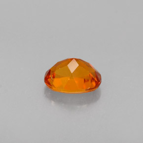 0.36カラットの天然イエローオレンジクリノヒューマイト（5×3.8 mm・オーバルカット）