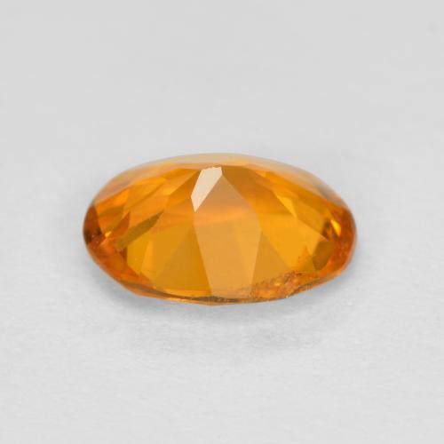 0.68カラットの天然ミディアムオレンジクリノヒューマイト（6.6×5.2 mm・オーバルカット）