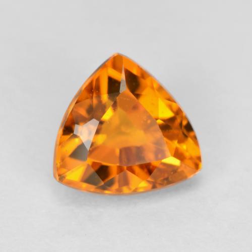 0.59カラットの天然ミディアムオレンジクリノヒューマイト（5.3×5.1 mm・トリリアント）
