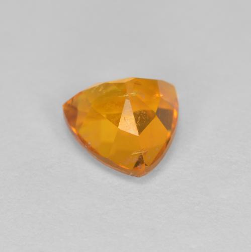 1.20カラットの天然アンバーオレンジクリノヒューマイト（6.8×6.6 mm・トリリアント）