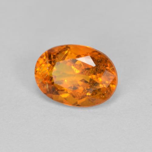 1.15カラットの天然赤みがかったオレンジクリノヒューマイト（7.6×5.6 mm・オーバルカット）