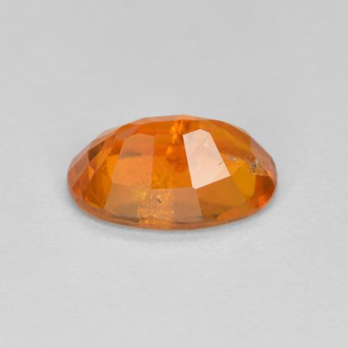 1.19カラットの天然ミディアムオレンジクリノヒューマイト（8.3×5.6 mm・オーバルカット）