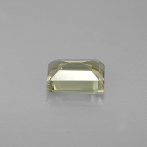 0.81カラットの天然グリーン/ピンクカラーチェンジダイアスポア（6.1×4.7 mm・バゲット）