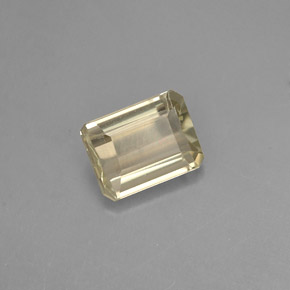 0.84カラットの天然グリーン/ピンクカラーチェンジダイアスポア（6.2×4.7 mm・エメラルドカット）