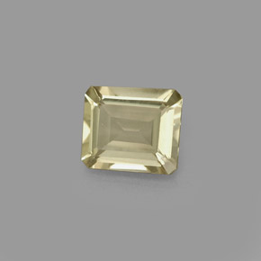 0.67カラットの天然グリーン/ピンクカラーチェンジダイアスポア（5.6×4.8 mm・エメラルドカット）