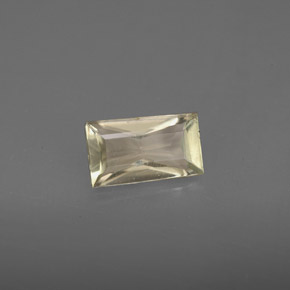 0.97カラットの天然グリーン/ピンクカラーチェンジダイアスポア（8.5×4.9 mm・バゲット）