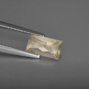 0.97カラットの天然グリーン/ピンクカラーチェンジダイアスポア（8.5×4.9 mm・バゲット）