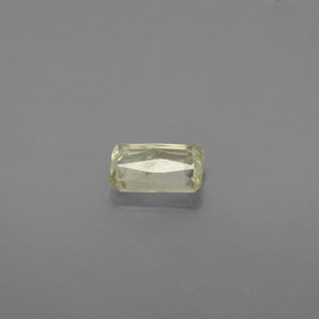 0.73カラットの天然グリーン/ピンクカラーチェンジダイアスポア（6.1×4.4 mm・エメラルドカット）