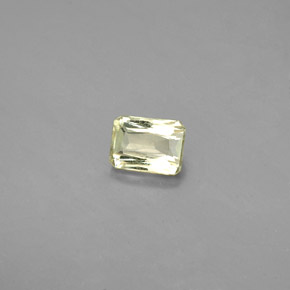 0.70カラットの天然グリーン/ピンクカラーチェンジダイアスポア（5.7×4.3 mm・エメラルドカット）