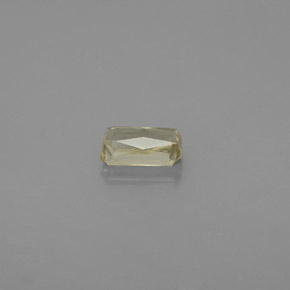 0.62カラットの天然グリーン/ピンクカラーチェンジダイアスポア（6.1×3.6 mm・エメラルドカット）