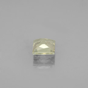 0.76カラットの天然グリーン/ピンクカラーチェンジダイアスポア（5.2×5 mm・四角）