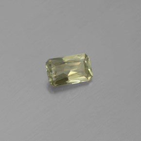 0.78カラットの天然グリーン/ピンクカラーチェンジダイアスポア（7.2×4.5 mm・エメラルドカット）