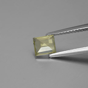 0.71カラットの天然グリーン/ピンクカラーチェンジダイアスポア（5.6×5.1 mm・四角）