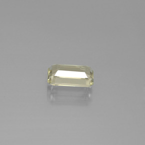 1.15カラットの天然ライトゴールデンイエローカラーチェンジダイアスポア（7.7×4.7 mm・エメラルドカット）