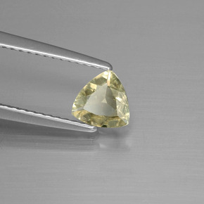 0.45カラットの天然グリーン/ピンクカラーチェンジダイアスポア（5.8×5.7 mm・トリリアント）