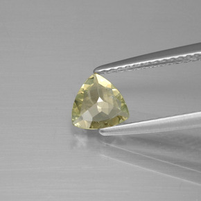 0.45カラットの天然グリーン/ピンクカラーチェンジダイアスポア（5.8×5.7 mm・トリリアント）