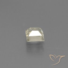 0.60カラットの天然非常に薄い黄色色が変わるダイアスポア、四角形、VS-SI