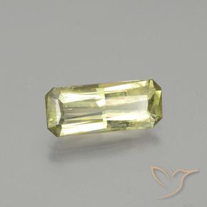 3.65カラットの天然ライトイエローカラーチェンジダイアスポア（15×6.3 mm・エメラルドカット）