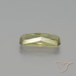 3.65カラットの天然ライトイエローカラーチェンジダイアスポア（15×6.3 mm・エメラルドカット）