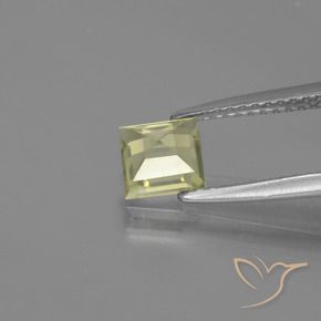0.81カラットの天然非常に薄い黄色色が変わるダイアスポア、四角形、VS