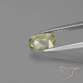 0.73カラットの天然非常に薄い黄色色が変わるダイアスポア、クッション、VVS