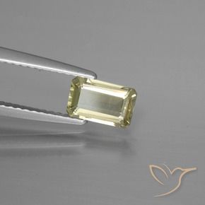 0.84カラットの天然イエローグリーン色が変わるダイアスポア、八角形 / エメラルドカット、VS