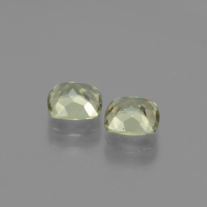 カラットの天然グリーン/ピンクカラーチェンジダイアスポア（5.7×5.5 mm・クッションカット）
