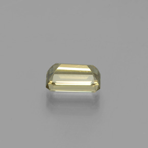 1.60カラットの天然ウォームイエローカラーチェンジダイアスポア（8.4×4.5 mm・エメラルドカット）