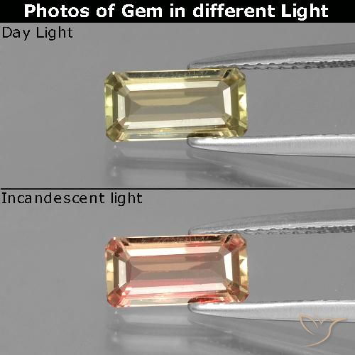 1.13カラットの天然ウォームイエロー色が変わるダイアスポア、エメラルドカット、VVS-VS