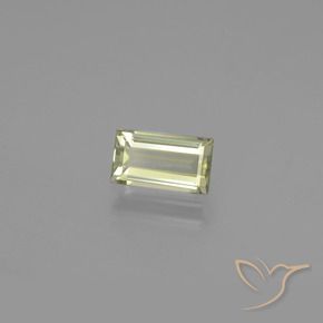 1.41カラットの天然とても淡いイエローカラーチェンジダイアスポア（8.4×4.8 mm・バゲット）