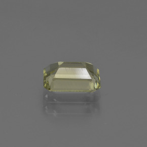 0.97カラットの天然とても淡いイエローカラーチェンジダイアスポア（7×4.6 mm・エメラルドカット）