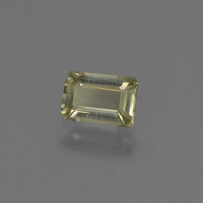 0.63カラットの天然グリーン〜ピンクカラーチェンジダイアスポア（5.9×4 mm・エメラルドカット）