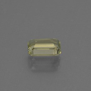 0.63カラットの天然グリーン〜ピンクカラーチェンジダイアスポア（5.9×4 mm・エメラルドカット）