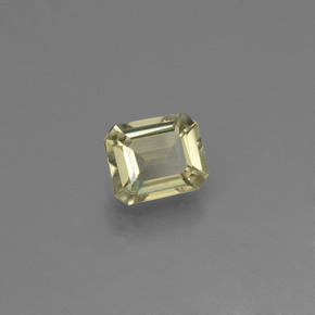 0.88カラットの天然グリーン〜ピンクカラーチェンジダイアスポア（6.2×5.2 mm・エメラルドカット）