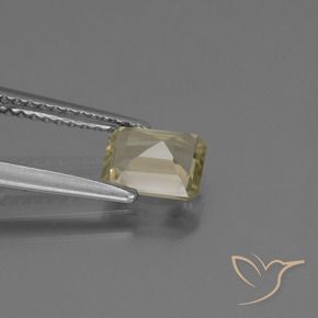 0.93カラットの天然ライトゴールデンイエロー色が変わるダイアスポア、八角形 / エメラルドカット、VS