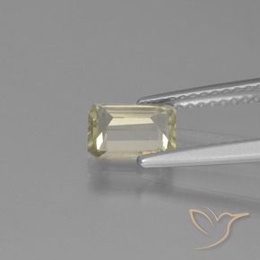 0.80カラットの天然イエローベージュ色が変わるダイアスポア、八角形 / エメラルドカット、VVS-VS