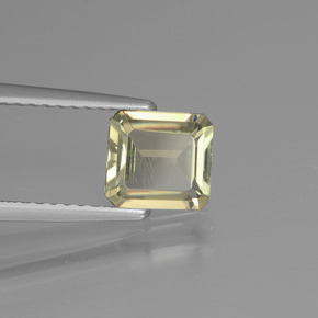 1.15カラットの天然非常に薄い黄色カラーチェンジダイアスポア（6.6×6.1 mm・エメラルドカット）
