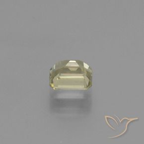 0.74カラットの天然非常に薄い黄色色が変わるダイアスポア、八角形 / エメラルドカット、VS