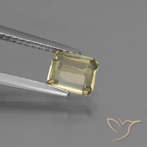 0.74カラットの天然ウォームイエロー色が変わるダイアスポア、八角形 / エメラルドカット、VS