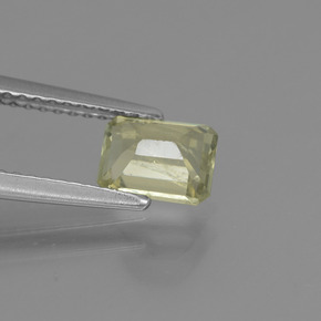 1.01カラットの天然グリーン/ピンクカラーチェンジダイアスポア（6.5×4.8 mm・エメラルドカット）