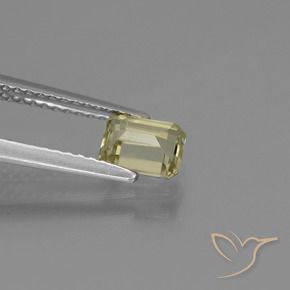 0.78カラットの天然ライトイエロー色が変わるダイアスポア、八角形 / エメラルドカット、VS